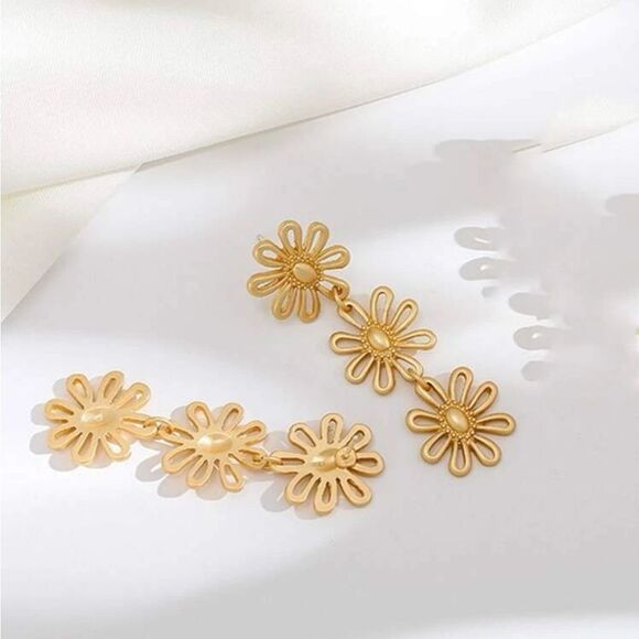 7/$35 FLOWER GOLD DANGLES - Picture 4 of 5